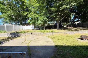 5 Robin Rd, Selden, NY 11784 - Photo 19