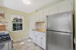 22 Lawrence St, Greenlawn, NY 11740 - Photo 9