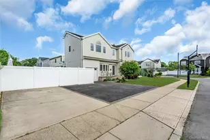 7 Mohawk Dr, Massapequa, NY 11758 - Photo 3