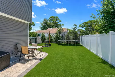 135 Texas Street, Lindenhurst, NY 11757 - Photo 25