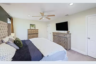 135 Texas Street, Lindenhurst, NY 11757 - Photo 15