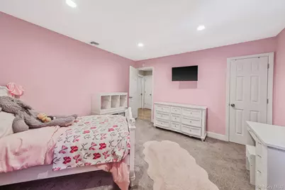 135 Texas Street, Lindenhurst, NY 11757 - Photo 17