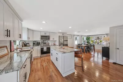 135 Texas Street, Lindenhurst, NY 11757 - Photo 7