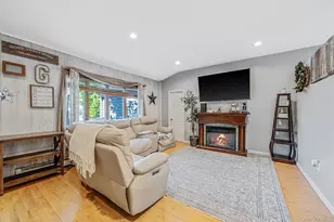 5 Megan Ct, Bellport, NY 11713 - Photo 3