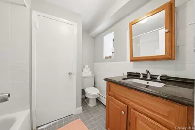 126 Glover Avenue, Yonkers, NY 10704 - Photo 35