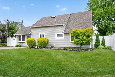 39 Boat Lane, Levittown, NY 11756 - Photo 3