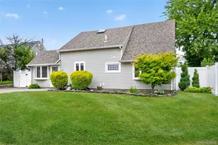 39 Boat Ln, Levittown, NY 11756 - Photo 3
