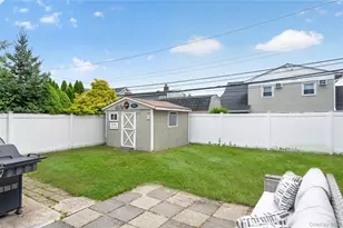 39 Boat Ln, Levittown, NY 11756 - Photo 29