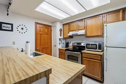 15-17 Park Woods Lane, Kings Park, NY 11754 - Photo 27