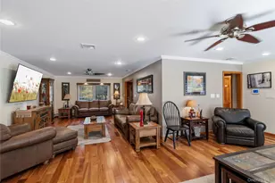 15-17 Park Woods Ln, Kings Park, NY 11754 - Photo 9