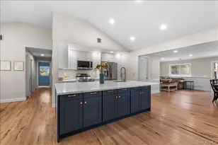 8 Walnut Pl, Huntington, NY 11743 - Photo 5