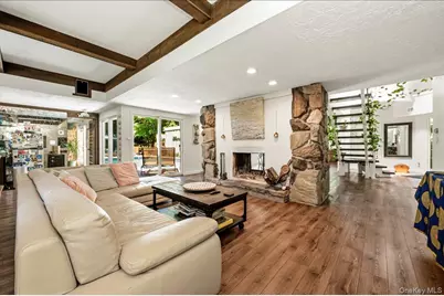 35 Melrose Parkway, Patchogue, NY 11772 - Photo 9