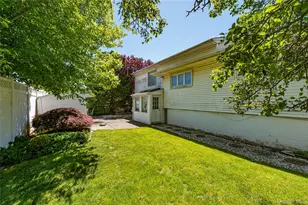 36 Elaine Dr, Oceanside, NY 11572 - Photo 5