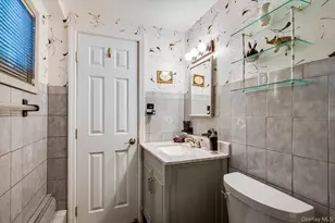1 Eliot Ct, Syosset, NY 11791 - Photo 19