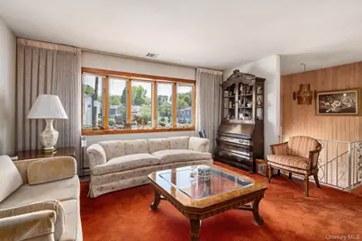 1 Eliot Court, Syosset, NY 11791 - Photo 5