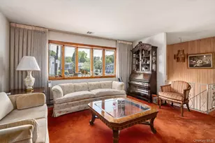 1 Eliot Ct, Syosset, NY 11791 - Photo 5