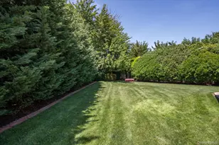 1 Eliot Ct, Syosset, NY 11791 - Photo 21