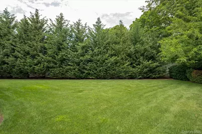 1 Eliot Court, Syosset, NY 11791 - Photo 23