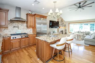 37 Seitz Dr, Bethpage, NY 11714 - Photo 7