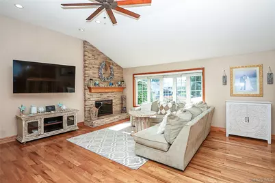 37 Seitz Drive, Bethpage, NY 11714 - Photo 3