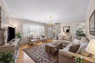 2453 Aberdeen St, East Meadow, NY 11554 - Photo 9