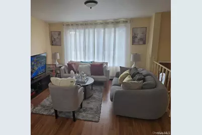 1095 Pinebrook Court, West Hempstead, NY 11552 - Photo 9