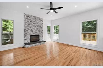 40 Muncey Road, Bay Shore, NY 11706 - Photo 27