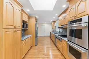 72 Lake End Rd, Merrick, NY 11566 - Photo 15