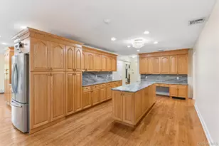 72 Lake End Rd, Merrick, NY 11566 - Photo 13