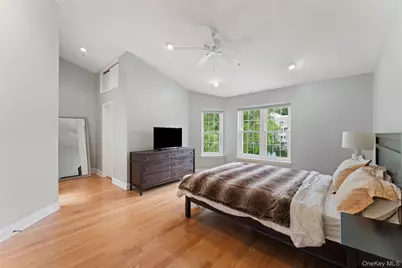 611 Pondside Drive, White Plains, NY 10607 - Photo 11