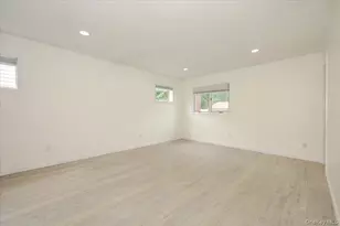 86 Edmore Ln N, West Islip, NY 11795 - Photo 29