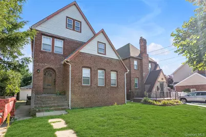 89 Trafalgar Square, Lynbrook, NY 11563 - Photo 3