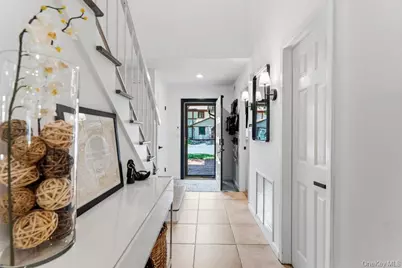 12 Cold Harbour Lane #82, Woodbury, NY 11797 - Photo 5
