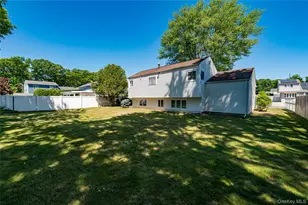 9 Johnson Pl, Lindenhurst, NY 11757 - Photo 15