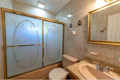 9 Johnson Place, Lindenhurst, NY 11757 - Photo 9