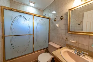 9 Johnson Pl, Lindenhurst, NY 11757 - Photo 9