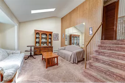 9 Johnson Place, Lindenhurst, NY 11757 - Photo 3