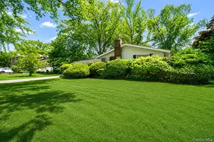 3 Cedar Crest Dr, Dix Hills, NY 11746 - Photo 3