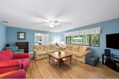 37 Fanning Avenue, Hampton Bays, NY 11946 - Photo 7