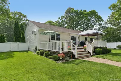 15 Chardonnay Drive, Coram, NY 11727 - Photo 19