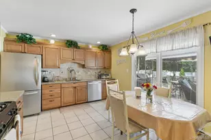 15 Chardonnay Dr, Coram, NY 11727 - Photo 9