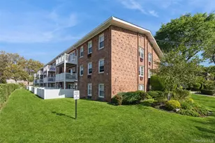 61 Maine Ave, Rockville Centre, NY 11570 - Photo 21