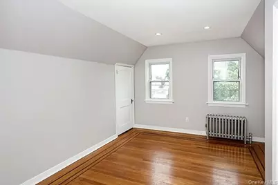 194 Holly Avenue, Hempstead, NY 11550 - Photo 21