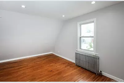 194 Holly Avenue, Hempstead, NY 11550 - Photo 25