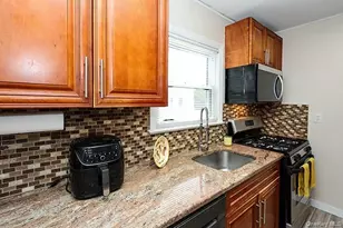 194 Holly Ave, Hempstead, NY 11550 - Photo 15