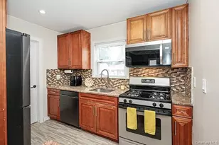 194 Holly Ave, Hempstead, NY 11550 - Photo 11
