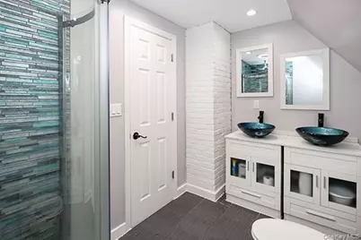194 Holly Avenue, Hempstead, NY 11550 - Photo 23
