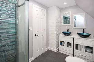 194 Holly Ave, Hempstead, NY 11550 - Photo 23