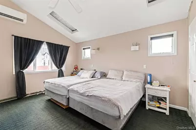 125 Beach 3rd Street, Far Rockaway, NY 11691 - Photo 23