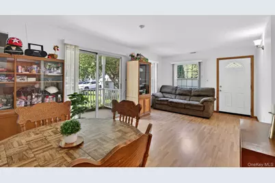 182 Fairview Circle, Middle Island, NY 11953 - Photo 5